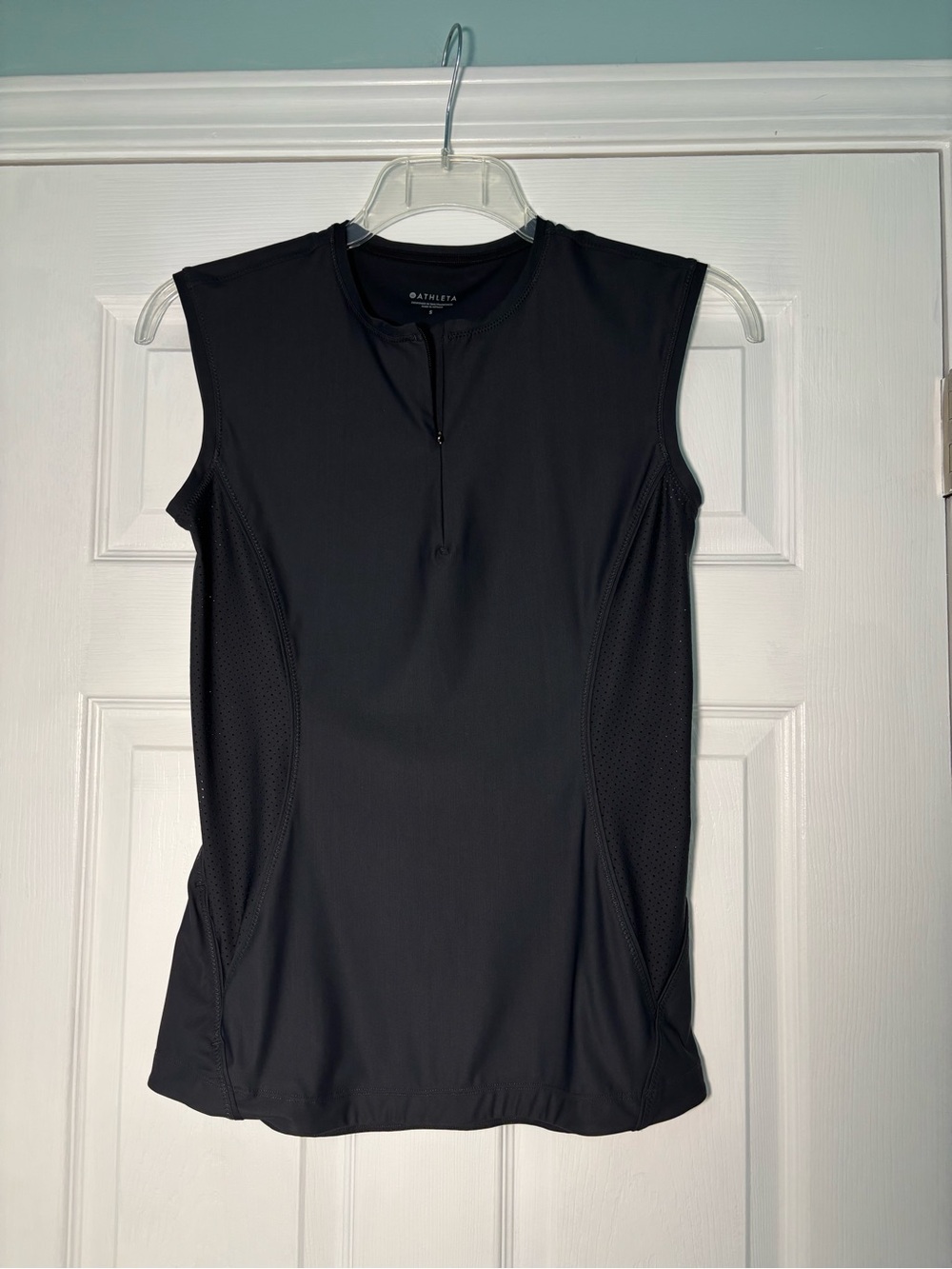 Athleta Black Sleeveless Zip-Front Performance Tank